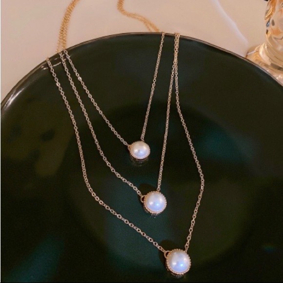 New!! Layered 3-Tiered Pearl Necklace. - Picture 3 of 4